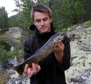 Patrick Kjølhaug med en lekkerbisken på 44 cm /  572 gram